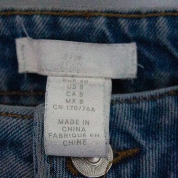 H&M "Mom" Style Jeans – Size 8, Ripped Detail, Relaxed Fit, Distressed Look - Picture 2 of 4